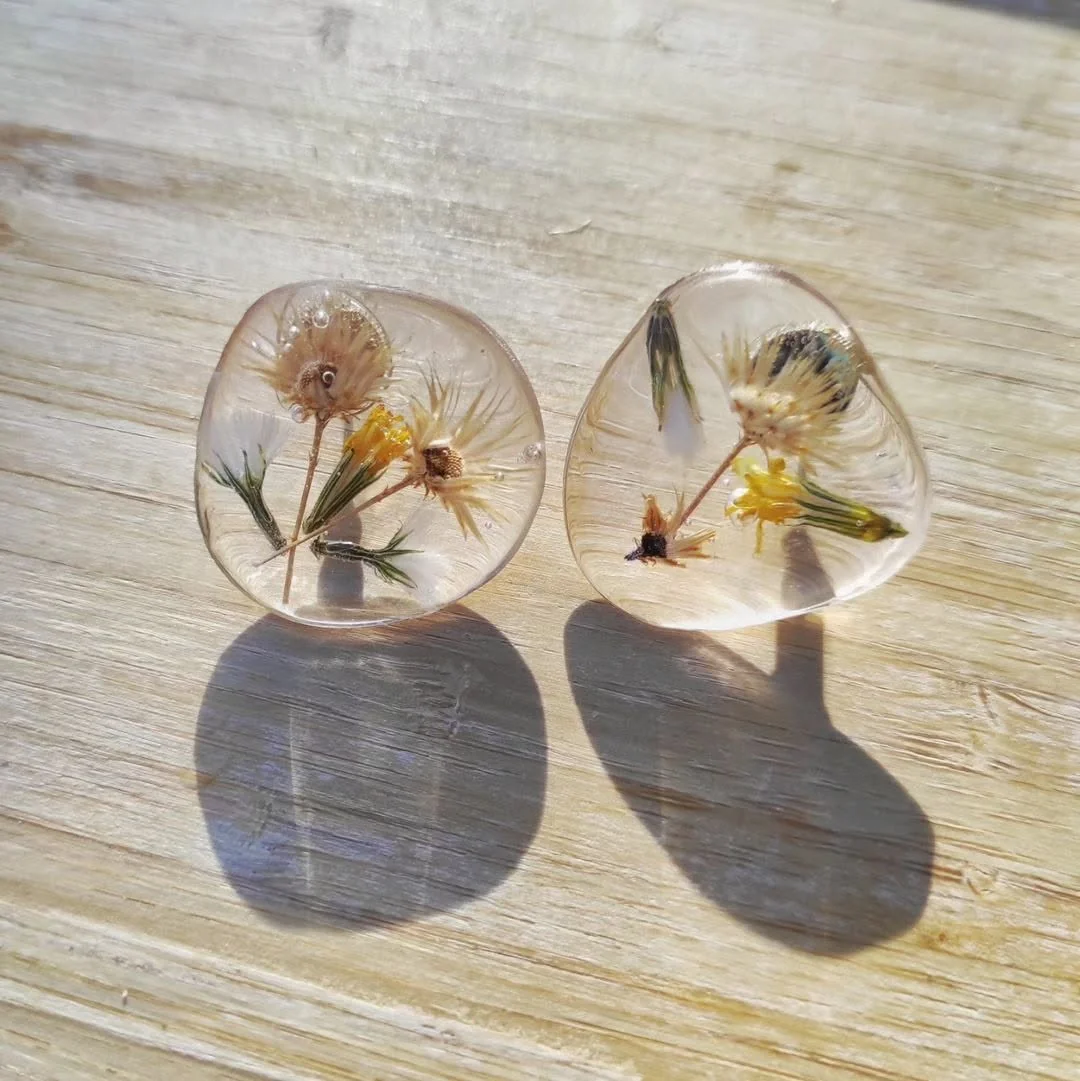 Joyas de resina y plantas